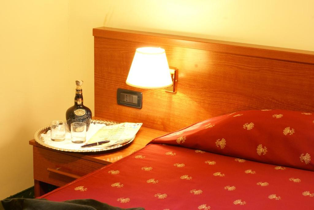 Hotel Versailles Rome Ruang foto