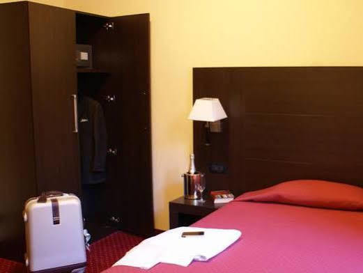 Hotel Versailles Rome Bagian luar foto