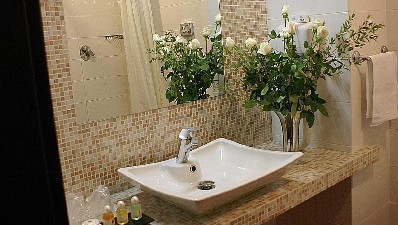 Hotel Versailles Rome Bagian luar foto